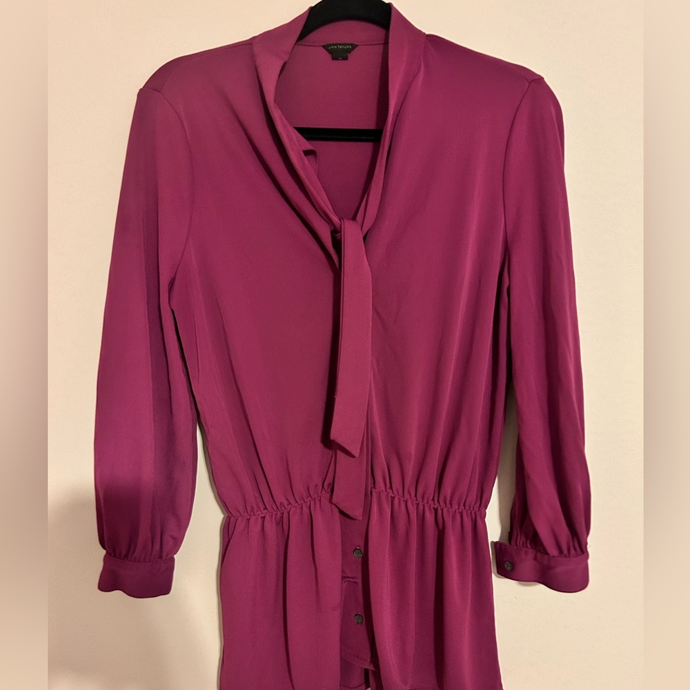 Ann Taylor button down shirt with elastic waist quarter sleeves and a tie neck
